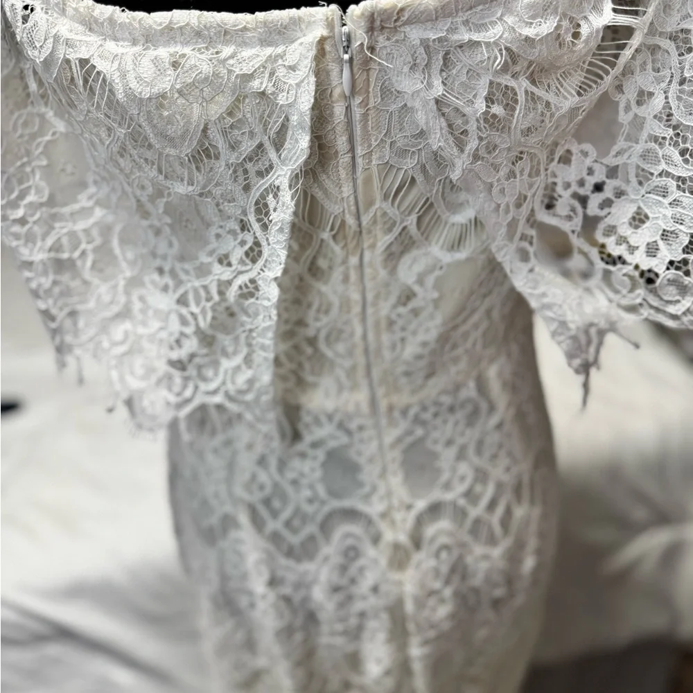Manijuu White Lace Off-Shoulder Mermaid Gown – Size L - Picture 4 of 6